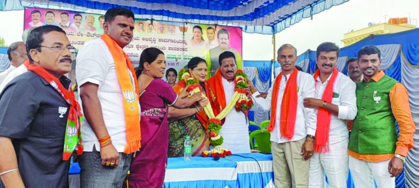 ಅರುಣೋದಯ ಲೇಔಟ್ ವಾಸಿಗಳಿಂದ ಶಾಸಕ ಎಸ್.ಆರ್.ವಿಶ್ವನಾಥ್‍ರಿಗೆ ಸನ್ಮಾನ