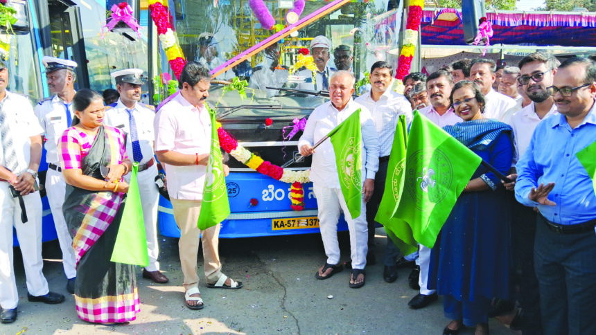 ಪರಿಸರ ಮಾಲಿನ್ಯವನ್ನು ನಿಯಂತ್ರಿಸಲು ವಿದ್ಯುತ್ ಬಸ್ಸುಗಳಿಗೆ ಹೆಚ್ಚು ಪ್ರಾಮುಖ್ಯತೆ ಸಾರಿಗೆ ಸೇವೆಗಳಿಗೆ ಚಾಲನೆ ವೇಳೆ ಸಚಿವ ರಾಮಲಿಂಗಾ ರೆಡ್ಡಿ ಹೇಳಿಕೆ