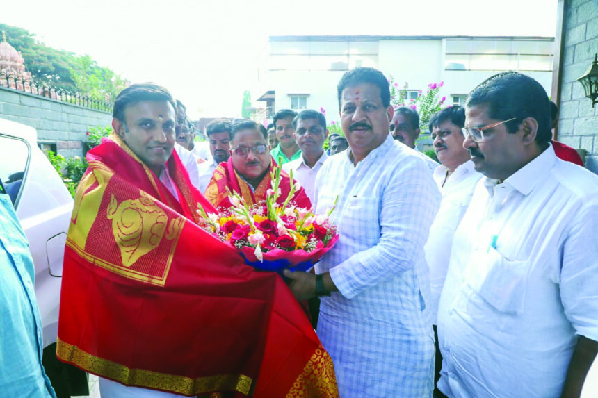 ಮುನಿಸು ಮರೆತು ಡಾ.ಕೆ.ಸುಧಾಕರ್ ಜೊತೆ ಕೈ ಜೋಡಿಸಿದ ಯಲಹಂಕ ಶಾಸಕ ಎಸ್.ಆರ್.ವಿಶ್ವನಾಥ್ ದೋಸ್ತಿ ಪಕ್ಷಗಳಿಗೆ ಚಿಕ್ಕಬಳ್ಳಾಪುರ ಮತ್ತಷ್ಟು ಸಲೀಸು, ಕಾಂಗ್ರೆಸ್‍ಗೆ ಇನ್ನಷ್ಟು ಸವಾಲು