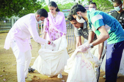 ಸಮಾವೇಶ ಸ್ಥಳ ಸ್ವಚ್ಛಗೊಳಿಸಿದ ಯದುವೀರ್