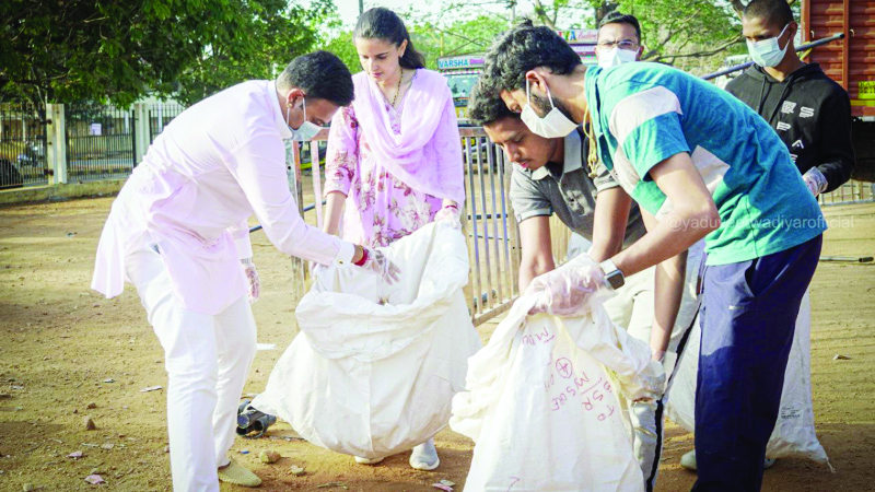 ಸಮಾವೇಶ ಸ್ಥಳ ಸ್ವಚ್ಛಗೊಳಿಸಿದ ಯದುವೀರ್