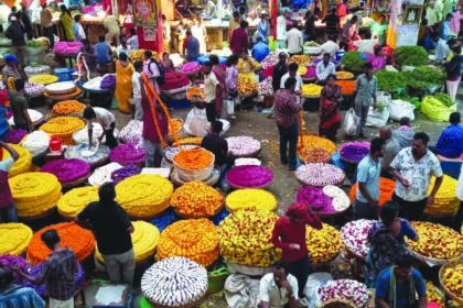 ಹಬ್ಬಕ್ಕೆ ಅಗತ್ಯ ವಸ್ತುಗಳ ದರ ದುಬಾರಿ