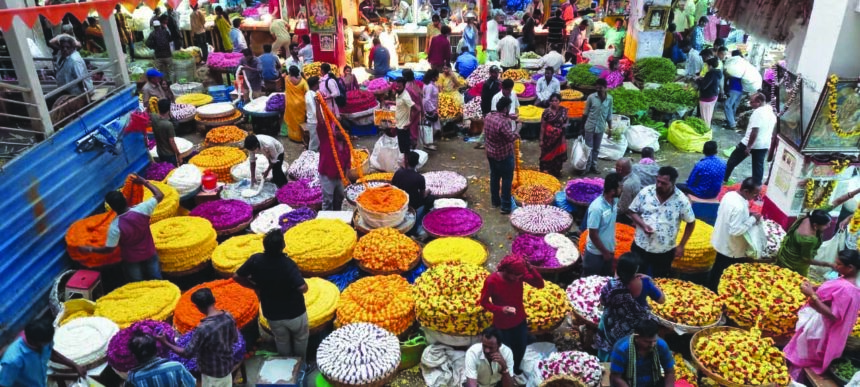 ಹಬ್ಬಕ್ಕೆ ಅಗತ್ಯ ವಸ್ತುಗಳ ದರ ದುಬಾರಿ