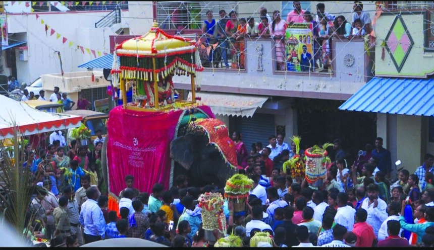 ಉತ್ತಮ ಮಳೆ ಬೆಳೆಗೆ ಪ್ರಾರ್ಥಿಸಿ ಚಾಮುಂಡೇಶ್ವರಿ ತಾಯಿ ಅಂಬಾರಿ ಉತ್ಸವ ವಿಶ್ವ ವಿಖ್ಯಾತ ಮೈಸೂರು ದಸರಾ ಮಾದರಿ ಕಿತ್ತನಹಳ್ಳಿ ಗ್ರಾಮದಲ್ಲಿ ಅದ್ದೂರಿ ಜಾತ್ರಾ ಮಹೋತ್ಸವ