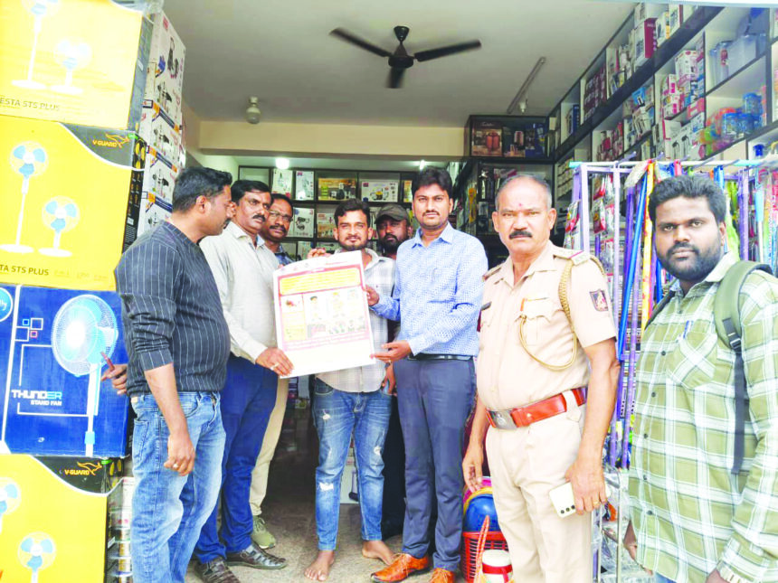 ದೊಡ್ಡಬಳ್ಳಾಪುರದ ವಿವಿಧ ಅಂಗಡಿ ಮತ್ತು ಗ್ಯಾರೇಜ್‍ಗಳಲ್ಲಿ ಅನಿರೀಕ್ಷಿತ ದಾಳಿ: ಇಬ್ಬರು ಕಿಶೋರ ಕಾರ್ಮಿಕರ ರಕ್ಷಣೆ