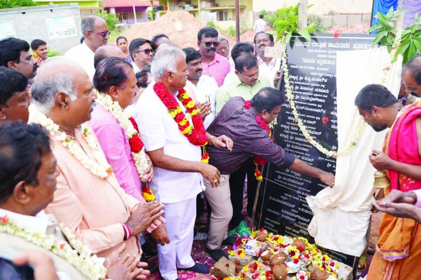 ಮಾಲೂರು ಪತ್ರಕರ್ತರ ಭವನದ ಶಂಕುಸ್ಥಾಪನೆ ನೆರವೇರಿಸಿದ ಕೆವಿಪಿ