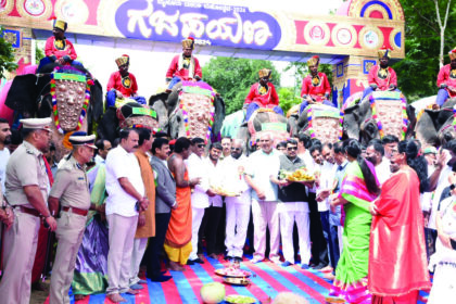 ಗಜ ಪಯಣ ಆರಂಭ ದಸರಾದಲ್ಲಿ ಪಾಲ್ಗೊಳ್ಳುವ ಆನೆಗಳಿಗೆ ವಿಶೇಷ ಪೂಜೆ