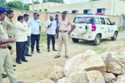 ಶಾಲೆ ಮುಂದೆ ಜೆಲಿಟಿನ್ ಕಡ್ಡಿ ಸ್ಫೋಟ: ತುಂಡಾದ ಶಾಲಾ ಬಾಲಕನ ಕೈ ಬೆರಳುಗಳು