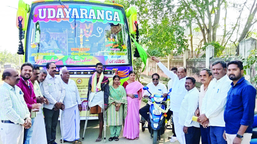 ಬೆಂಗಳೂರಿನಲ್ಲಿ ಬೃಹತ್ ಕ್ಯಾಲಿಪರ್ಸ್ ಜೋಡಣಾ ಶಿಬಿರ ಜಿಲ್ಲೆಯ ವಿಶೇಷಚೇತನ ಫಲಾನುಭವಿಗಳು ತೆರಳುವ ವಾಹನಕ್ಕೆ ಶಾಸಕ ಸಿ. ಪುಟ್ಟರಂಗಶೆಟ್ಟಿ ಚಾಲನೆ