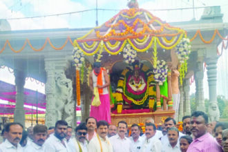 ಅದ್ಧೂರಿಯಾಗಿ ನಡೆದ ಶ್ರೀ ಯಲ್ಲಮ್ಮ ದೇವಿಯ ಬ್ರಹ್ಮ ರಥೋತ್ಸವ