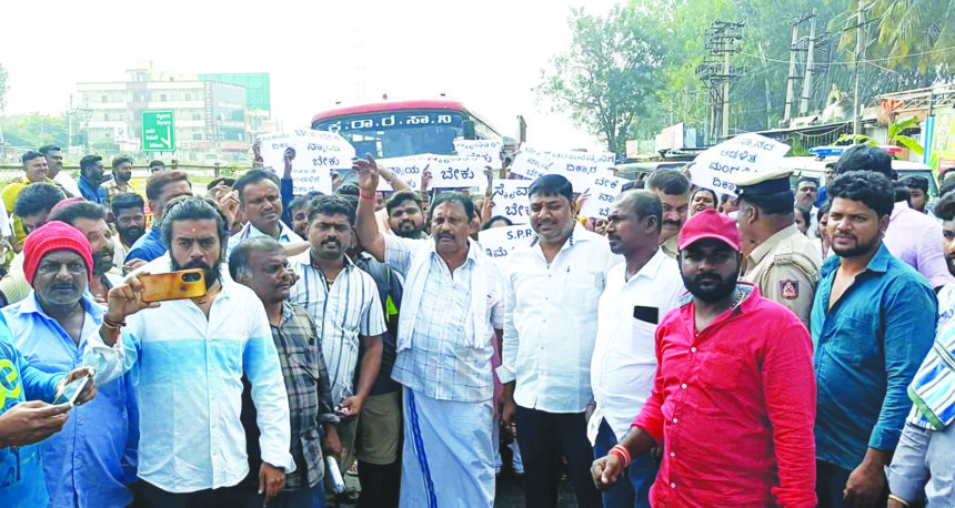 ಸ್ಕೈ ವಾಕ್‍ಗೆ ಒತ್ತಾಯಿಸಿ ದೇವಾಲಯಕ್ಕೆ ಬೀಗ