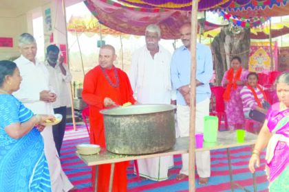 ಧರ್ಮಸ್ಥಳ ಪಾದಯಾತ್ರಿಗಳಿಗೆ ದಾಸೋಹ: ಪುಷ್ಪಗಿರಿ ಜಗದ್ಗುರುಗಳಿಂದ ಚಾಲನೆ