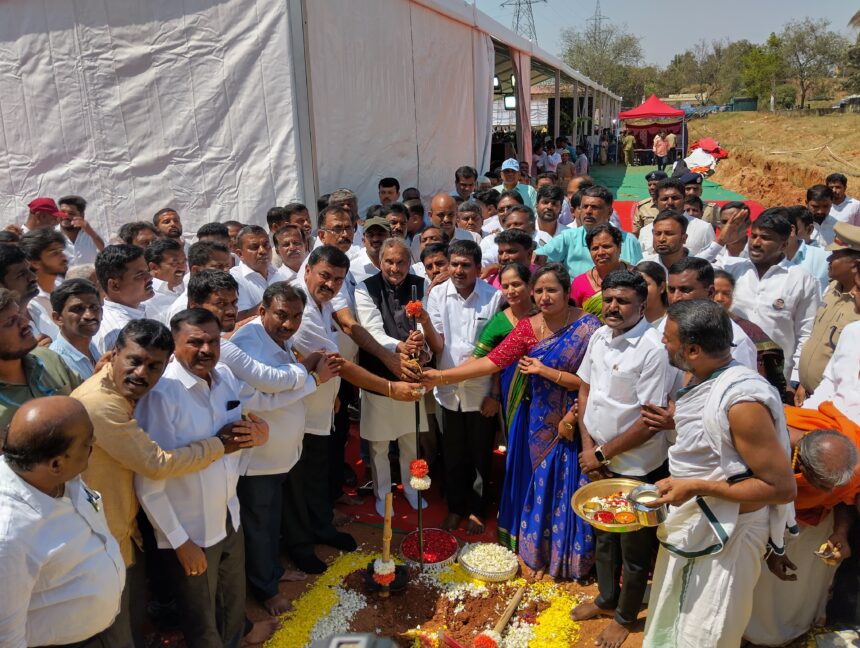 220 ಕೆವಿ ವಿದ್ಯುತ್ ಉಪಕೇಂದ್ರ ನಿರ್ಮಾಣಕ್ಕೆ ಭೂಮಿ ಪೂಜೆ ಮುಂದಿನ 30 ವರ್ಷದವರೆಗೂ ಕ್ಷೇತ್ರಕ್ಕೆ ವಿದ್ಯುತ್ ಪೂರೈಕೆ ಕೊರತೆ ಇಲ್ಲ: ಕೆ.ಜೆ. ಜಾರ್ಜ್