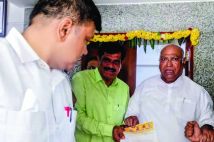 ʼಜಾತಿಗಣತಿಗೆ ಒಕ್ಕಲಿಗ, ಲಿಂಗಾಯತ ಸಮುದಾಯದ ವಿರೋಧ ಖರ್ಗೆಯವರೊಂದಿಗೆ ಚರ್ಚೆʼ