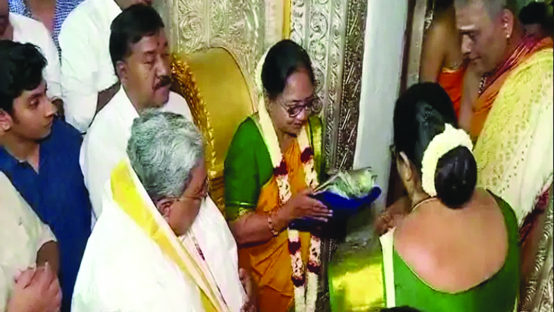 ‘ಚಾಮುಂಡಿ ದೇವಿ ದರ್ಶನ ಪಡೆದ ಮುಷ್ತಕ್’