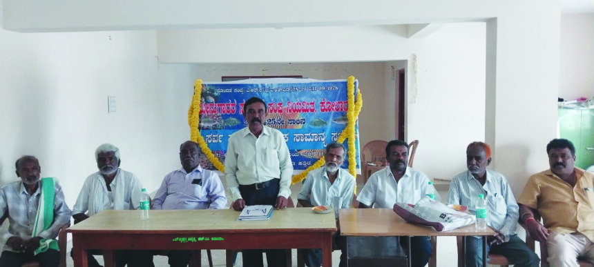 ಕೆರೆಗಳಲ್ಲಿ ಮೀನು ಹಿಡಿಯುವ ಗುತ್ತಿಗೆಯನ್ನು ಸಹಕಾರ ಸಂಘಗಳಿಗೆ ನೀಡಲು ಮನವಿ