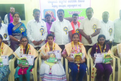 “ಯುಗಯುಗ ಮರೆಯದ ವೇದಕಾಲಾತೀತ ವಿಶ್ವರ‍್ಮ” ಪ್ರತಿಭಾವಂತರನ್ನು ಸನ್ಮಾನಿಸಿದ ಶಾಸಕರು.