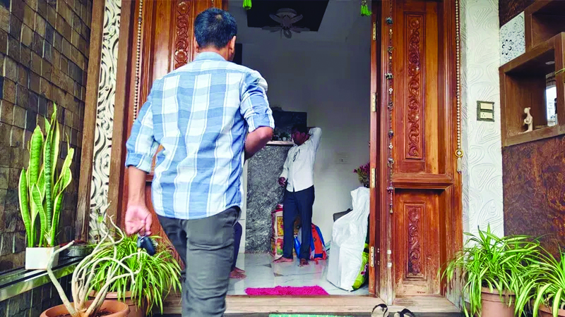ಭ್ರಷ್ಟರು `ಲೋಕಾ’ ಬಲೆಗೆ ಅಕ್ರಮ ಆಸ್ತಿ ಗಳಿಕೆ ಆರೋಪ: ಬೆಂಗಳೂರು ಸೇರಿ ಕರ್ನಾಟಕದ ಹಲವೆಡೆ ದಾಳಿ, ಪರಿಶೀಲನೆ