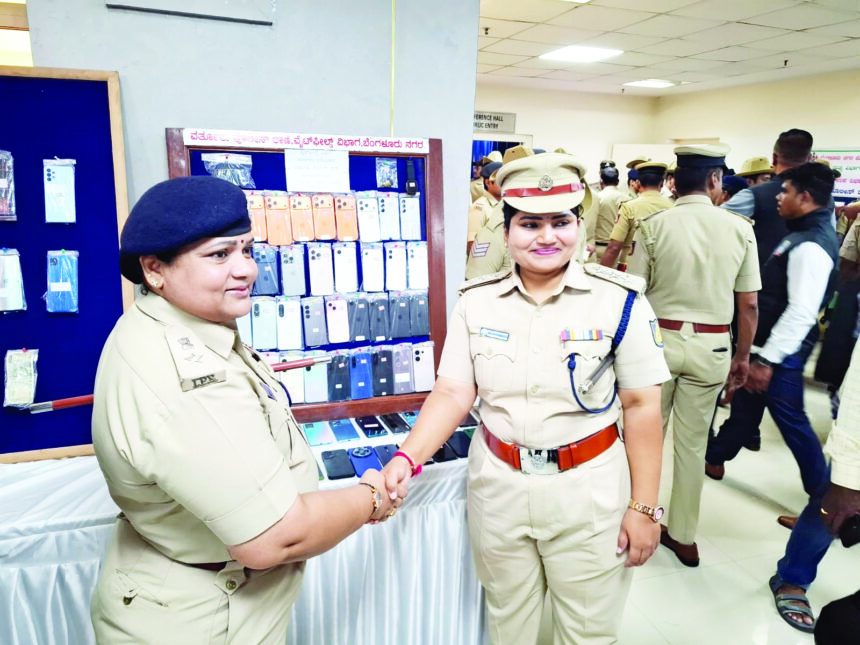 ೨೦ ಕೋಟಿ ರೂ. ಮೌಲ್ಯದ ಮೊಬೈಲ್, ಚಿನ್ನಾಭರಣ ವಶ, ಆರೋಪಿಗಳ ಬಂಧನ ೨೦ ಕೋಟಿ ರೂ. ಮೌಲ್ಯದ ಮೊಬೈಲ್, ಚಿನ್ನಾಭರಣ ವಶ, ಆರೋಪಿಗಳ ಬಂಧನ