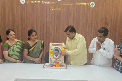 “ವೃತ್ತಿ ರಂಗಭೂಮಿಗೆ ದಿ.ರಾಜು ತಾಳಿಕೋಟೆಯವರ ಕೊಡುಗೆ ಅನನ್ಯವಾದದ್ದು: ಸಂಗಮೇಶ ಬಬಲೇಶ್ವರ”
