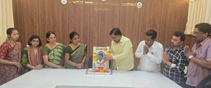“ವೃತ್ತಿ ರಂಗಭೂಮಿಗೆ ದಿ.ರಾಜು ತಾಳಿಕೋಟೆಯವರ ಕೊಡುಗೆ ಅನನ್ಯವಾದದ್ದು: ಸಂಗಮೇಶ ಬಬಲೇಶ್ವರ”