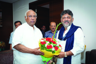 ಮಲ್ಲಿಕಾರ್ಜುನ ಖರ್ಗೆ-ಡಿಕೆಶಿ ಭೇಟಿ