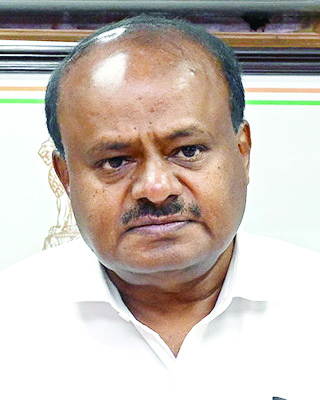 “ಬೆಳೆ ಹಾನಿಗೆ ಪರಿಹಾರ ನೀಡುವಂತೆ ಕೇಂದ್ರ ಸರ್ಕಾರಕ್ಕೆಎಚ್ಡಿಕೆ ಒತ್ತಡ”