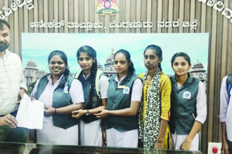 “ಉಪನ್ಯಾಸಕರ ಕೊರತೆಯಿಂದ ವಿದ್ಯರ‍್ಥಿಗಳಿಗೆ ತೊಂದರೆ – ತ್ರಿವೇಣಿ ಗಾಂಧಿ ಚಿನ್ನಪ್ಪ ಮನವಿ”