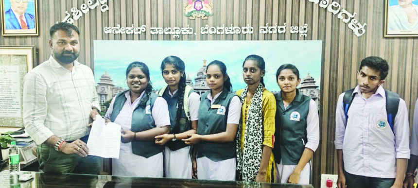 “ಉಪನ್ಯಾಸಕರ ಕೊರತೆಯಿಂದ ವಿದ್ಯರ‍್ಥಿಗಳಿಗೆ ತೊಂದರೆ – ತ್ರಿವೇಣಿ ಗಾಂಧಿ ಚಿನ್ನಪ್ಪ ಮನವಿ”