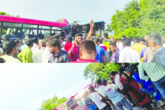 ಮೂರು ಬಸ್‌ಗಳ ನಡುವೆ ಡಿಕ್ಕಿ: ಮೂವರ ಸಾವು, ೭೦ಕ್ಕೂ ಹೆಚ್ಚು ಪ್ರಯಾಣಿಕರಿಗೆ ಗಾಯ