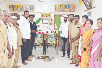 ಮಹಾತ್ಮ ಗಾಂಧೀಜಿಯವರ ಆರ‍್ಶಗಳನ್ನು ನಾವೆಲ್ಲರೂ ಕೂಡ ಮೈಗೂಡಿಸಿಕೊಳ್ಳಬೇಕು ಗ್ರಾಮ ಪಂಚಾಯಿತಿ ಸದಸ್ಯ ಎಂ ಎನ್ ಕೋಟೆ ಮೋಹನ್ ಅಭಿಮತ.