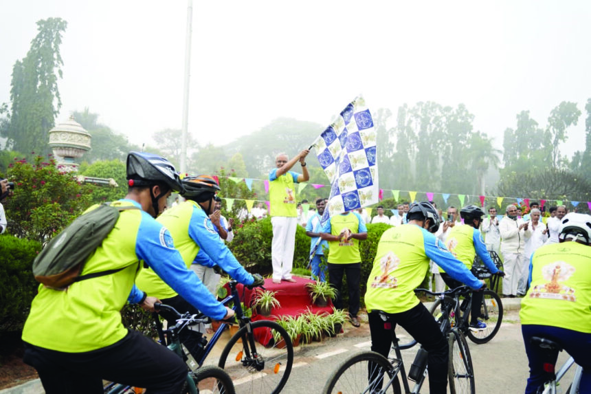 “ಶ್ರೀ ಸತ್ಯ ಸಾಯಿ ಬಾಬಾ ಅವರ ೧೦೦ನೇ ಜನ್ಮೋತ್ಸವದ ಸ್ಮರಣಾರ್ಥ ೧೬೦ ಕಿ.ಮೀ ವಿಶಿಷ್ಟ ಸೈಕ್ಲಿಂಗ್ ಯಾತ್ರೆ”