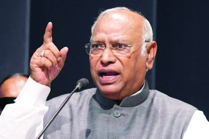 “ಕುತೂಹಲ ಮೂಡಿಸಿದ ಖರ್ಗೆ-ಸಿಎಂ ಭೇಟಿ”