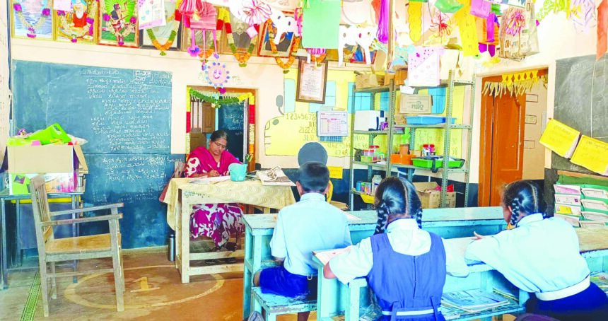 `ಸರಕಾರಿ ಶಾಲೆಯಲ್ಲಿ ನೂರರಿಂದ ಮೂರಕ್ಕೆ ಇಳಿದ ಮಕ್ಕಳ ಸಂಖ್ಯೆ’