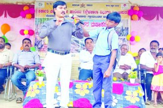 `ಮಕ್ಕಳನ್ನು ಮೊಬೈಲ್‌ನಿಂದ ದೂರವಿಟ್ಟು, ಬೆಳವಣಿಗೆಗೆ ಪೋಷಕರು ಸಹಕರಿಸಿ’