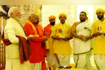 “ಧರ್ಮಧ್ವಜಾರೋಹಣ ಅಯೋಧ್ಯ ಮಂದಿರದ ಮೇಲೆ ಪ್ರಧಾನಿ ಮೋದಿಯಿಂದ ನೆರವೇರಿದ ಐತಿಹಾಸಿಕ ಕಾರ್ಯಕ್ರಮ”