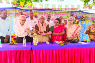 “ಬಟ್ಲಹಳ್ಳಿ ರ‍್ಕಾರಿ ಪ್ರೌಢಶಾಲೆಯಲ್ಲಿ ಗುರುವಂದನಾ ಹಾಗೂ ಪ್ರತಿಭಾ ಪುರಸ್ಕಾರ ವಿತರಣಾ ಕರ‍್ಯಕ್ರಮ”