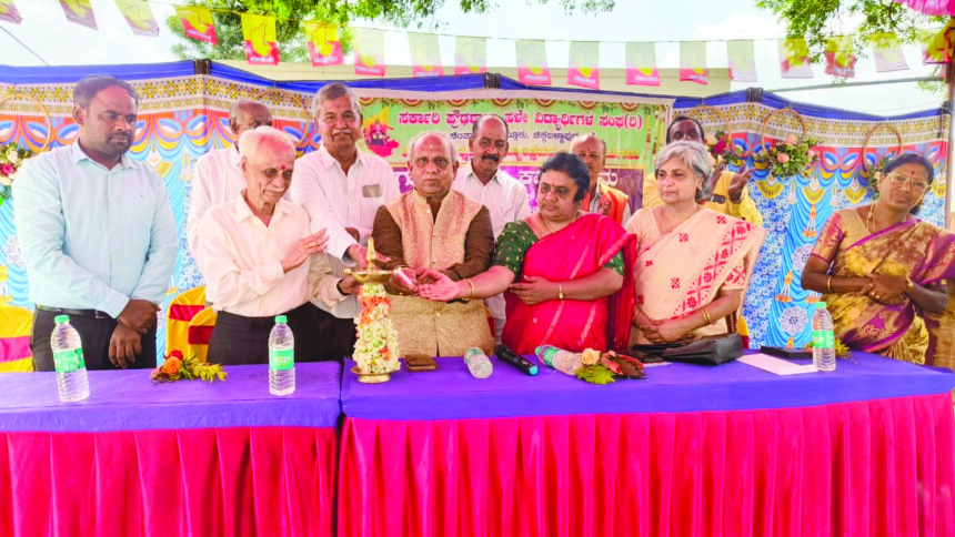 “ಬಟ್ಲಹಳ್ಳಿ ರ‍್ಕಾರಿ ಪ್ರೌಢಶಾಲೆಯಲ್ಲಿ ಗುರುವಂದನಾ ಹಾಗೂ ಪ್ರತಿಭಾ ಪುರಸ್ಕಾರ ವಿತರಣಾ ಕರ‍್ಯಕ್ರಮ”