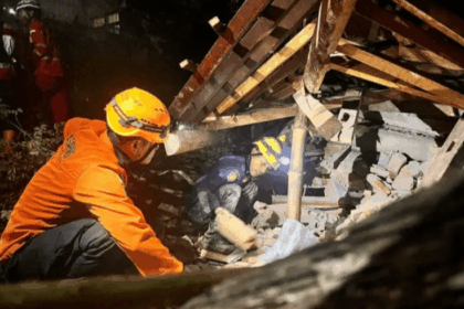 “ಇಂಡೋನೇಷ್ಯಾದಲ್ಲಿ ಭೂಕುಸಿತ ಇಬ್ಬರು ಸಾವು, ೨೧ ಮಂದಿ ನಾಪತ್ತೆ”