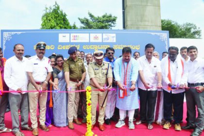 “ಟ್ರಾಫಿಕ್ ಸಿಗ್ನಲ್ ಉದ್ಘಾಟಿಸಿದ ಶಾಸಕ ಎಸ್.ಆರ್.ವಿಶ್ವನಾಥ್”