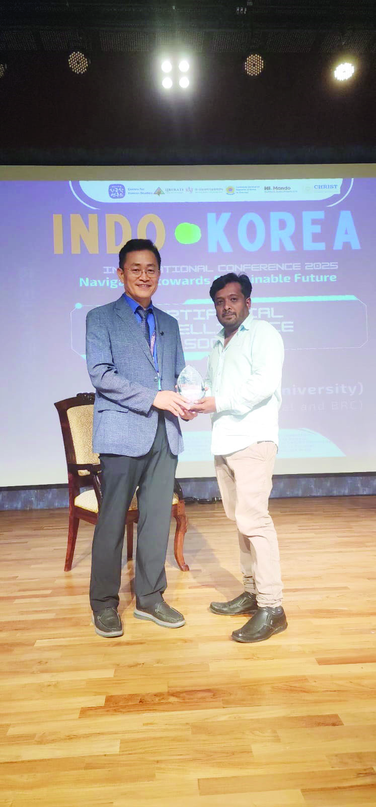 “ಜಗತ್ತಿನ ಮೊದಲ ಎಐ ಚಿತ್ರ ತಯಾರಕ ಕನ್ನಡಿಗ ನೂತನ್‌ಗೆ ಇಂಡೋ-ಕೊರಿಯಾ ಫಿಲಂ ಫೆಸ್ಟಿವಲ್‌ನಲ್ಲಿ ಸನ್ಮಾನ”