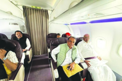 “ಏರ್‌ಪೋರ್ಟ್ಗೆ ಖರ್ಗೆಗೆ ಡ್ರಾಪ್ ಮಾಡಿದ ಡಿಕೆಶಿ ಅಂತಿಮಘಟ್ಟ ತಲುಪುತ್ತಿರುವ ನಾಯಕತ್ವ ಬದಲಾವಣೆ ವಿಷಯ”