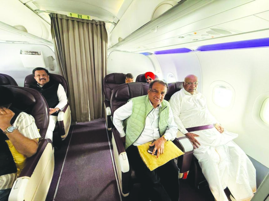 “ಏರ್‌ಪೋರ್ಟ್ಗೆ ಖರ್ಗೆಗೆ ಡ್ರಾಪ್ ಮಾಡಿದ ಡಿಕೆಶಿ ಅಂತಿಮಘಟ್ಟ ತಲುಪುತ್ತಿರುವ ನಾಯಕತ್ವ ಬದಲಾವಣೆ ವಿಷಯ”