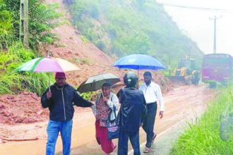 “ಶ್ರೀಲಂಕದಲ್ಲಿ ಭಾರೀ ಮಳೆಗೆ ಪ್ರವಾಹ ೫೦ಕ್ಕೂ ಹೆಚ್ಚು ಮಂದಿ ಸಾವು”