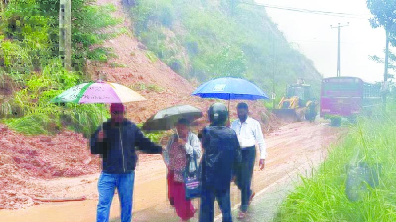 “ಶ್ರೀಲಂಕದಲ್ಲಿ ಭಾರೀ ಮಳೆಗೆ ಪ್ರವಾಹ ೫೦ಕ್ಕೂ ಹೆಚ್ಚು ಮಂದಿ ಸಾವು”