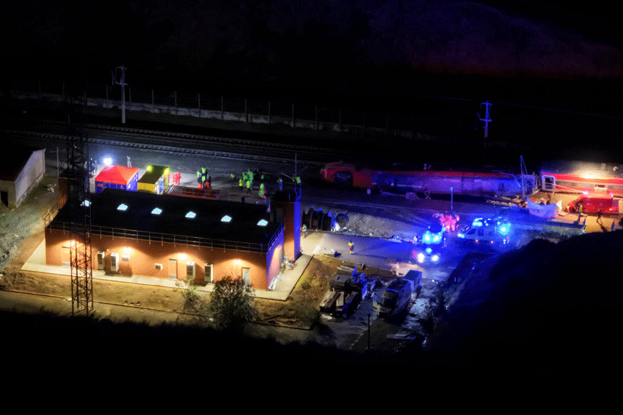 ೨ ಹೈಸ್ಪೀಡ್ ರೈಲು ನಡುವೆ ಡಿಕ್ಕಿ, ೨೧ ಮಂದಿ ಸಾವು, ೭೦ಕ್ಕೂ ಹೆಚ್ಚು ಜನರಿಗೆ ಗಾಯ