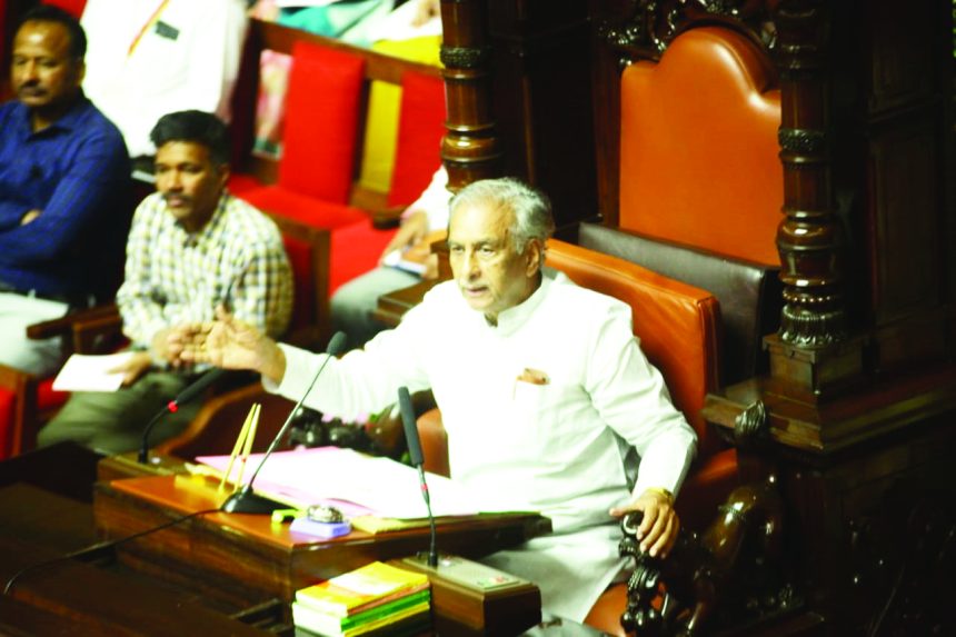 ಸದನದಲ್ಲಿ ಗದ್ದಲ ಪರಿಷತ್‌ನಲ್ಲಿ ಹರಿಪ್ರಸಾದ್ ಅಮಾನತಿಗೆ ಒತ್ತಾಯ