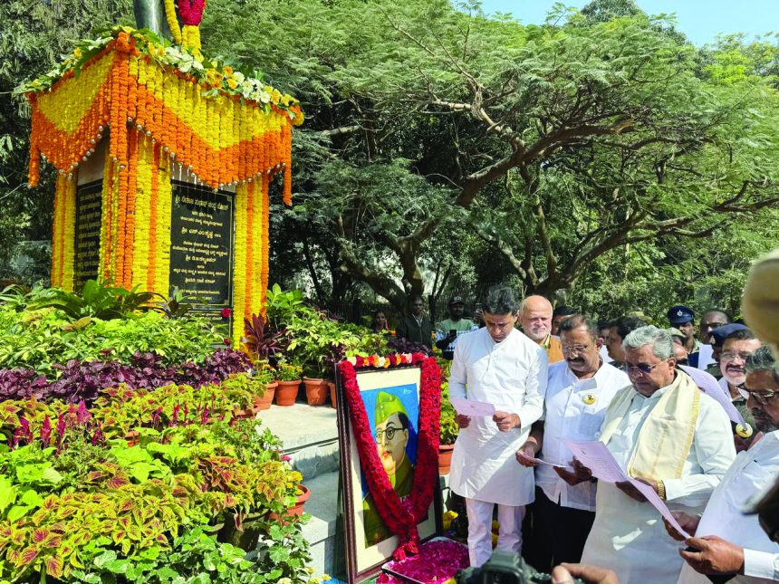 ಮುಖ್ಯಮಂತ್ರಿ ಸಿದ್ದರಾಮಯ್ಯ ಅವರು ವಿಧಾನಸೌಧದ ಪೂರ್ವ ದಿಕ್ಕಿನಲ್ಲಿ ಮರುಪ್ರತಿಷ್ಠಾಪನೆ ಮಾಡಿರುವ ನೇತಾಜಿ ಸುಭಾಷ್ ಚಂದ್ರ ಬೋಸ್ ರವರ ಪ್ರತಿಮೆಯನ್ನು ಲೋಕಾರ್ಪಣೆಗೊಳಿಸಿ, ಬೋಸ್ ಅವರ ಜನ್ಮ ದಿನದ ಅಂಗವಾಗಿ ಭಾವಚಿತ್ರಕ್ಕೆ ಮಾಲಾರ್ಪಣೆ ಮಾಡಿ ವಂದಿಸಿದರು. ಶಾಸಕರಾದ ರಿಜ್ವಾನ್ ಅರ್ಷದ್, ಮುಖ್ಯಮಂತ್ರಿಗಳ ರಾಜಕೀಯ ಕಾರ್ಯದರ್ಶಿ ನಸೀರ್ ಅಹಮದ್ ಸೇರಿ ಹಲವು ಗಣ್ಯರು ಉಪಸ್ಥಿತರಿದ್ದರು.