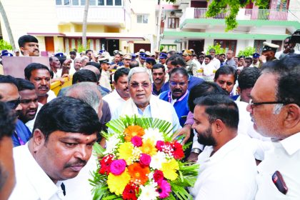 ದೀರ್ಘಾವಧಿ ಸಿಎಂ,  ಅರಸು ದಾಖಲೆ ಮುರಿದ ಮುಖ್ಯಮಂತ್ರಿ ಸಿದ್ದರಾಮಯ್ಯ: ಹೆಚ್ಚು ದಿನ ರಾಜ್ಯವನ್ನಾಳಿದ ಹೆಮ್ಮೆ