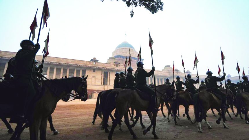 ದೆಹಲಿಯಲ್ಲಿ ಕಟ್ಟೆಚ್ಚರ: ಗಣರಾಜ್ಯೋತ್ಸವ ಹಿನ್ನೆಲೆಯಲ್ಲಿ ಎಲ್ಲೆಡೆ ಪೊಲೀಸರ ಕಣ್ಗಾವಲು